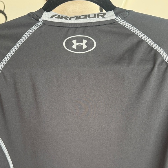 Under Armour Boys Black and Gray Long Sleeve Tee - Picture 4 of 4